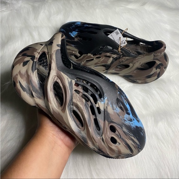 YEEZY FOAM RUNNER 'MX CINDER' - Picture 3 of 5